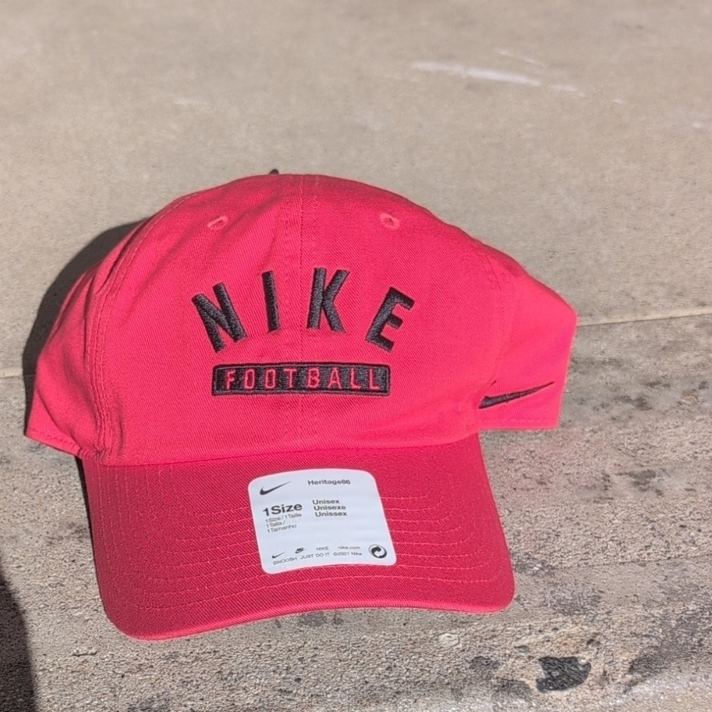 Red Nike Football Heritage 86 Cap